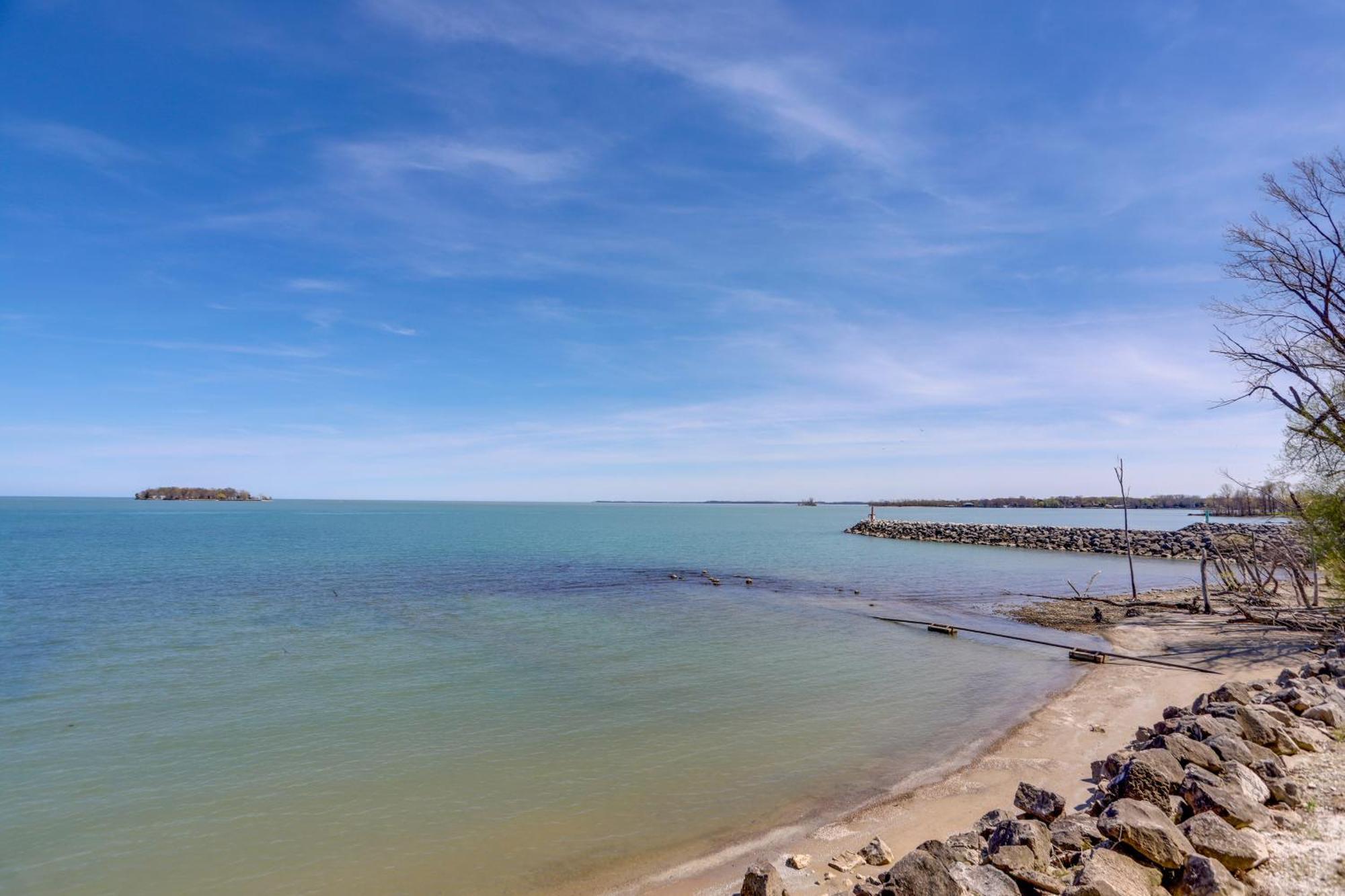 Cozy Middle Bass Island Getaway On Lake Eerie! プットインベイ エクステリア 写真